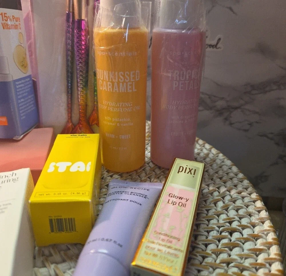 17 Beauty Set Rhode, Amika,Rare Beauty,kat V, Jo Malone,glow,kylie Louie Vutton
